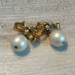 Gold and pearl with bow earrings